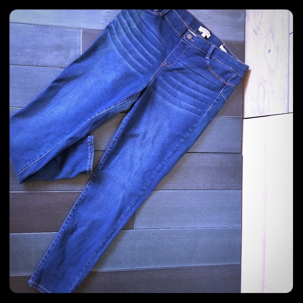 Juicy Couture pull-on jeggings.